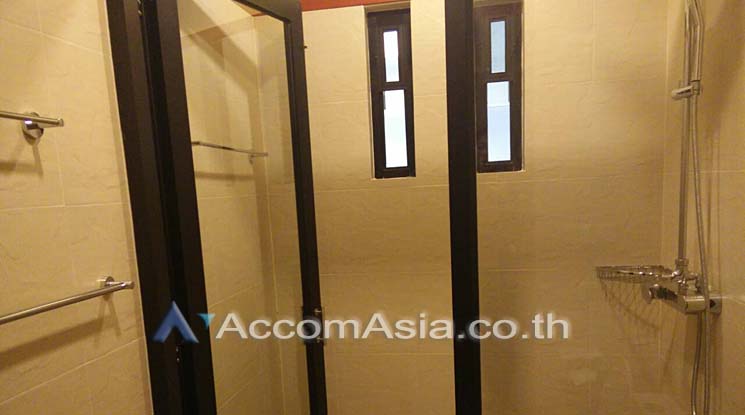 5  1 br Apartment For Rent in Phaholyothin ,Bangkok BTS Ari at Low-rise Apartment 750m. walk to BTS AA10836