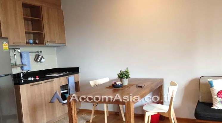 unit 2 Bedrooms  Condominium For Rent in Charoen Nakhon, Bangkok  near BTS Saphan Taksin (AA10844)