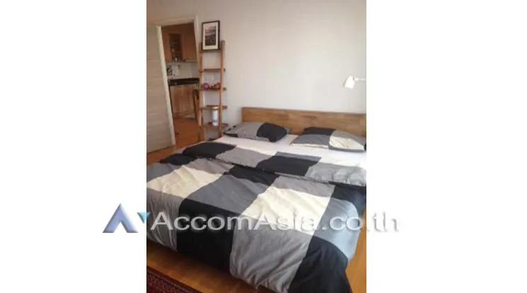 unit 2 Bedrooms  Condominium For Rent in Charoen Nakhon, Bangkok  near BTS Saphan Taksin (AA10844)