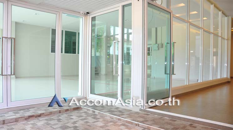  1  Apartment For Rent in Sukhumvit ,Bangkok BTS Thong Lo at Low rise Building AA10928