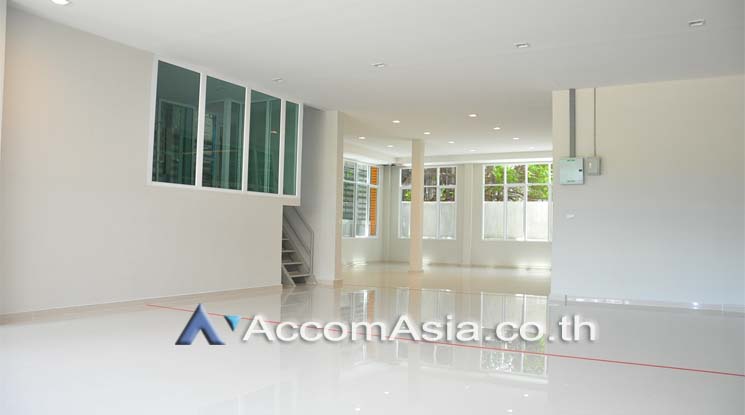 8  Apartment For Rent in Sukhumvit ,Bangkok BTS Thong Lo at Low rise Building AA10928