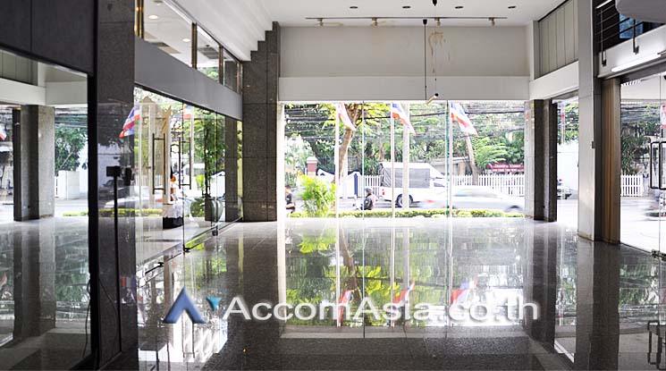  1  Retail / Showroom For Rent in Silom ,Bangkok BTS Chong Nonsi at Voravit Building AA10949