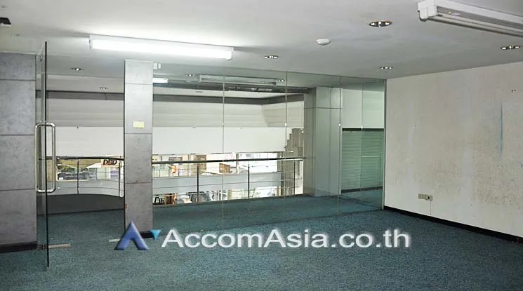 unit Retail / showroom For Rent in Silom, Bangkok  near BTS Chong Nonsi (AA10949)