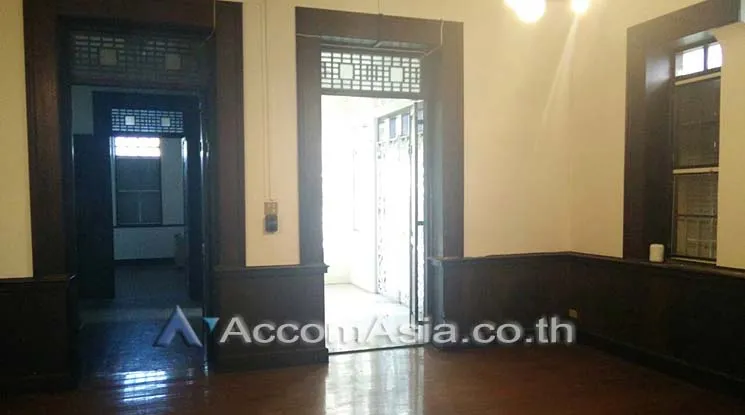 unit 6 Bedrooms  House For Rent in Dusit, Bangkok  near BTS Ari (AA11001)
