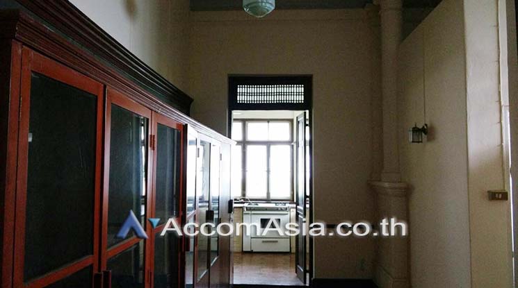 4  3 br House For Rent in Dusit ,Bangkok BTS Ari at Set in Peaceful location AA11002