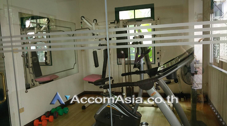 8  3 br House For Rent in Dusit ,Bangkok BTS Ari at Set in Peaceful location AA11002