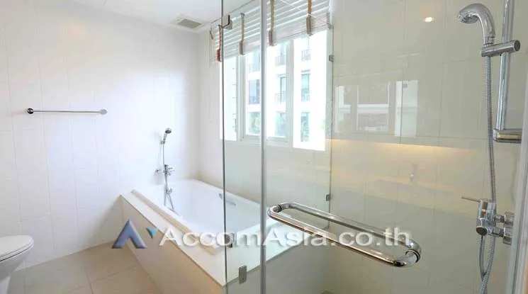 unit 3 Bedrooms  Apartment For Rent in Sukhumvit, Bangkok  near BTS Phrom Phong (AA11130)