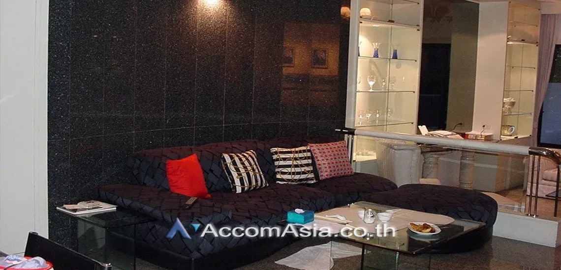 unit 4 Bedrooms  Townhouse For Rent in Sukhumvit, Bangkok  near BTS Phrom Phong (110192)