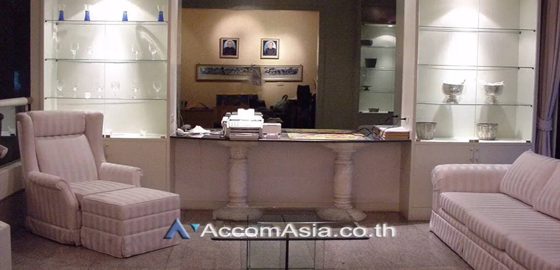 unit 4 Bedrooms  Townhouse For Rent in Sukhumvit, Bangkok  near BTS Phrom Phong (110192)
