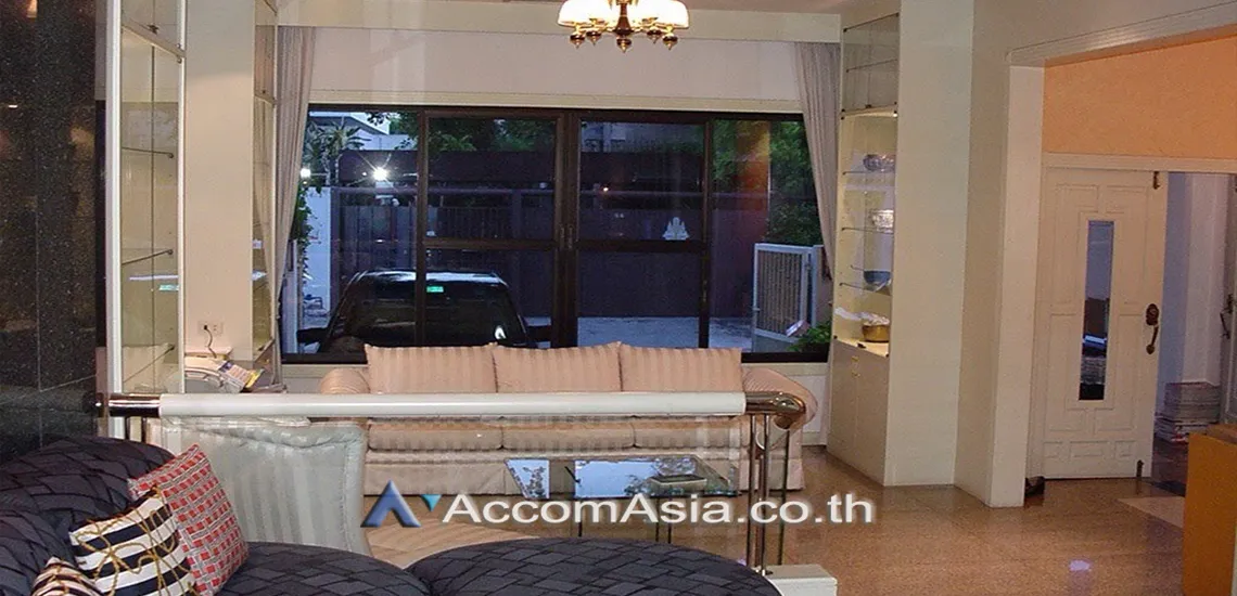 unit 4 Bedrooms  Townhouse For Rent in Sukhumvit, Bangkok  near BTS Phrom Phong (110192)