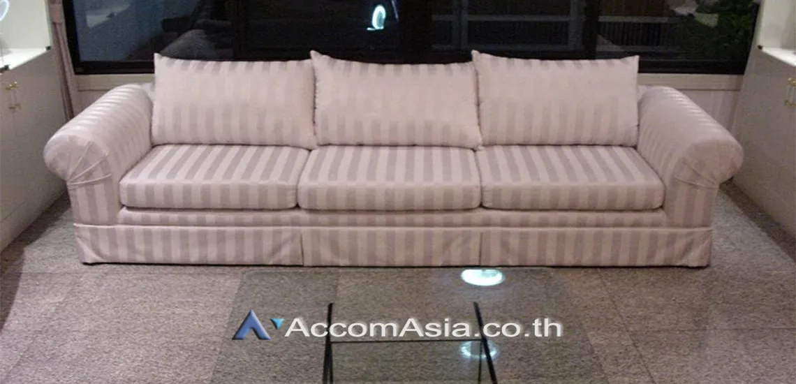 unit 4 Bedrooms  Townhouse For Rent in Sukhumvit, Bangkok  near BTS Phrom Phong (110192)