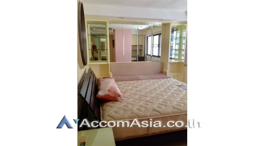unit 2 Bedrooms  Condominium For Rent & Sale in Ploenchit, Bangkok  near BTS Ratchadamri (AA11142)