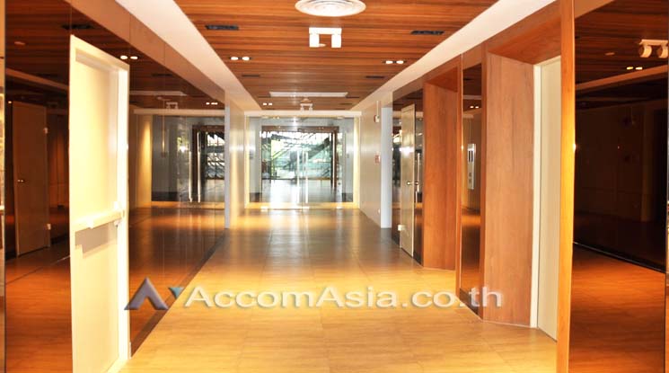 4  Retail / Showroom For Rent in Sukhumvit ,Bangkok BTS Ekkamai at Bangkok Business Center AA11159