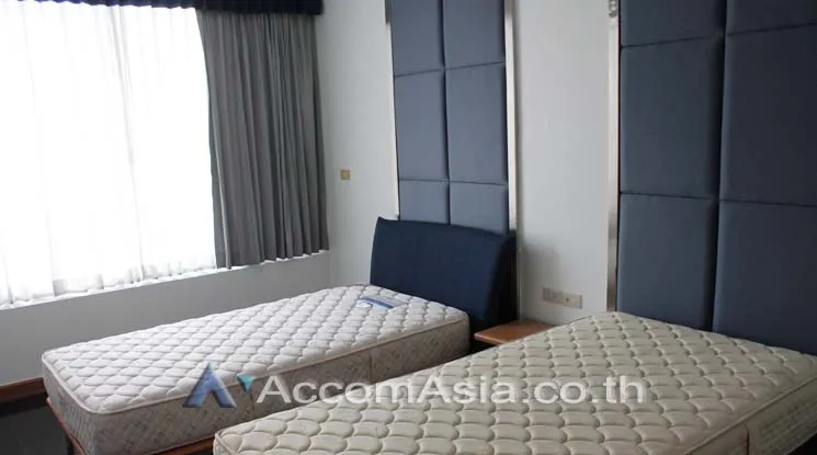 unit 2 Bedrooms  Condominium For Rent in Ploenchit, Bangkok  near BTS Ploenchit (AA11211)