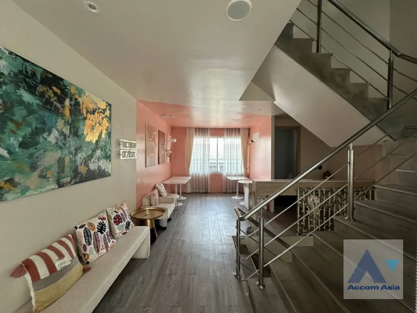 unitHome Office |  3 Bedrooms  Townhouse For Rent & Sale in Sukhumvit, Bangkok  near BTS Thong Lo (AA11213)