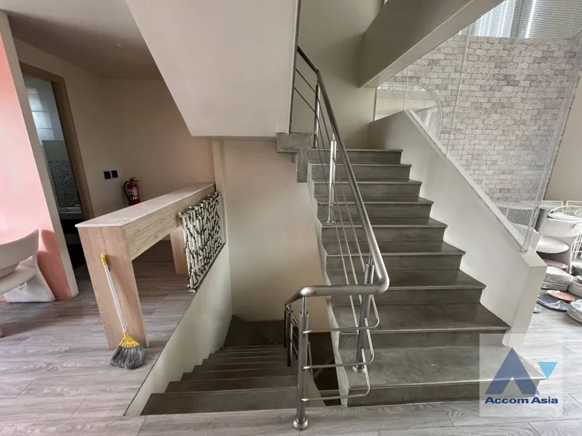  1  3 br Townhouse for rent and sale in Sukhumvit ,Bangkok BTS Thong Lo AA11213
