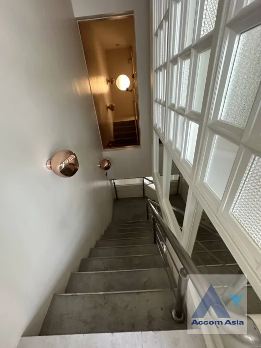 6  3 br Townhouse for rent and sale in Sukhumvit ,Bangkok BTS Thong Lo AA11213
