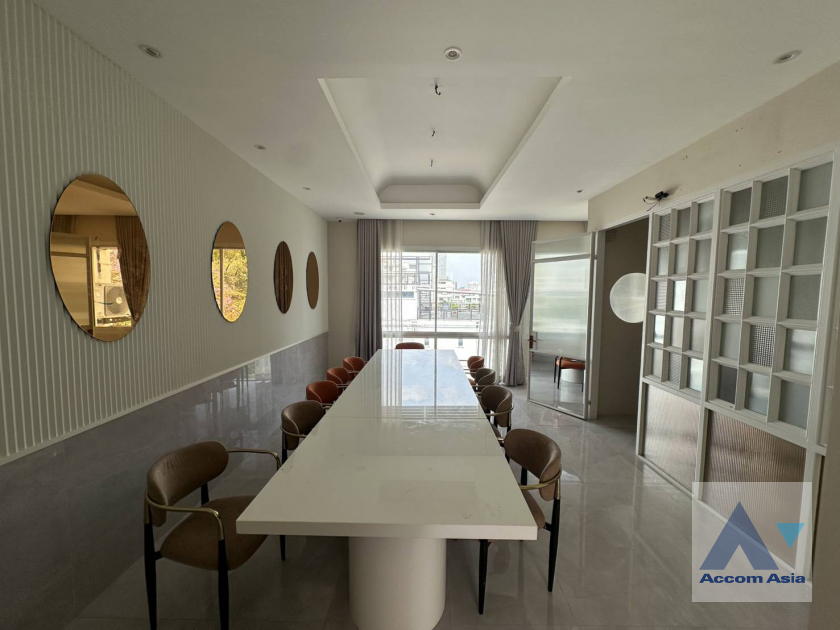 9  3 br Townhouse for rent and sale in Sukhumvit ,Bangkok BTS Thong Lo AA11213