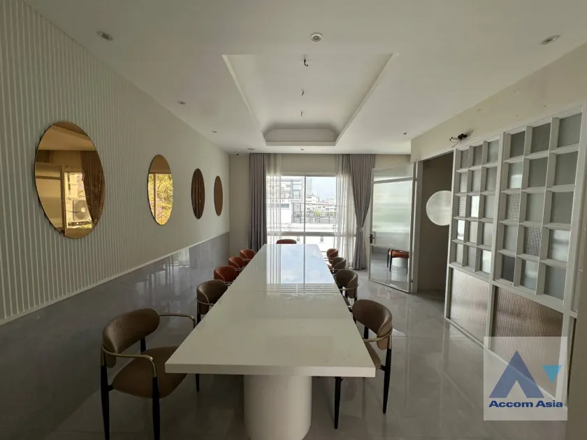 9  3 br Townhouse for rent and sale in Sukhumvit ,Bangkok BTS Thong Lo AA11213