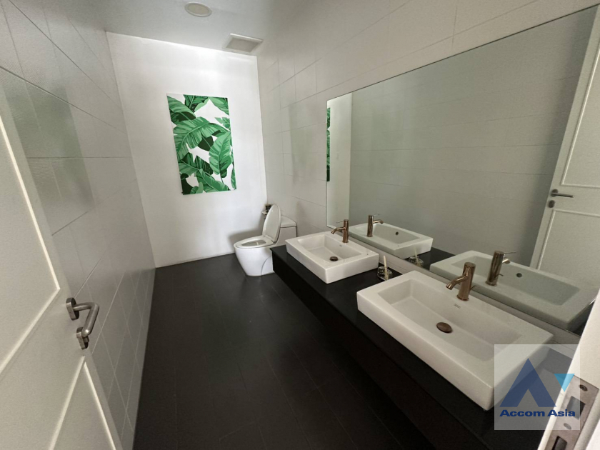 15  3 br Townhouse for rent and sale in Sukhumvit ,Bangkok BTS Thong Lo AA11213