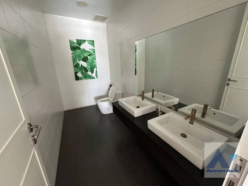 15  3 br Townhouse for rent and sale in Sukhumvit ,Bangkok BTS Thong Lo AA11213