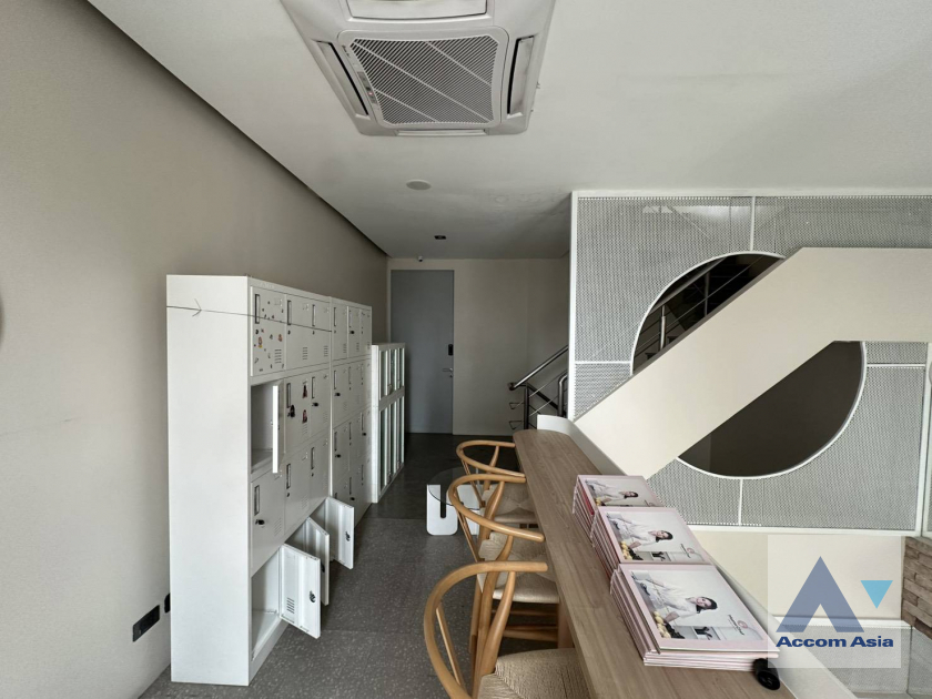 5  3 br Townhouse for rent and sale in Sukhumvit ,Bangkok BTS Thong Lo AA11213