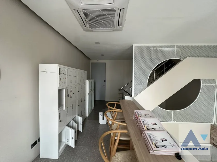 5  3 br Townhouse for rent and sale in Sukhumvit ,Bangkok BTS Thong Lo AA11213