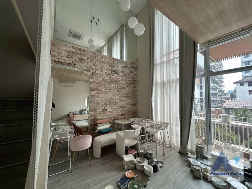 12  3 br Townhouse for rent and sale in Sukhumvit ,Bangkok BTS Thong Lo AA11213