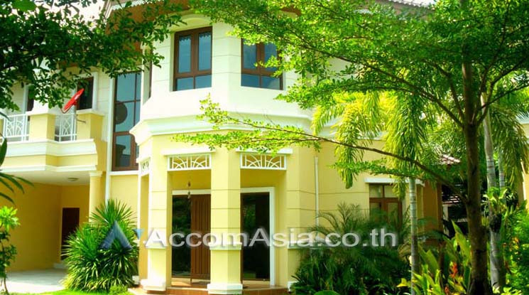 4  4 br House For Rent in Ratchadaphisek ,Bangkok  at Peaceful Compound AA11236