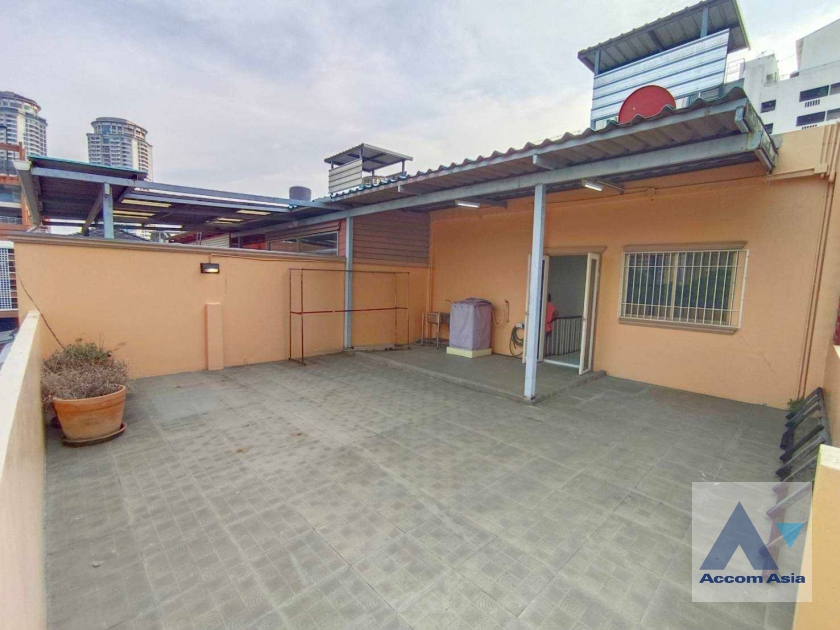 40  3 br Townhouse for rent and sale in Silom ,Bangkok BTS Chong Nonsi AA11246