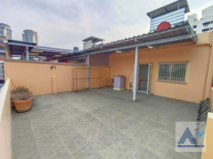 40  3 br Townhouse for rent and sale in Silom ,Bangkok BTS Chong Nonsi AA11246
