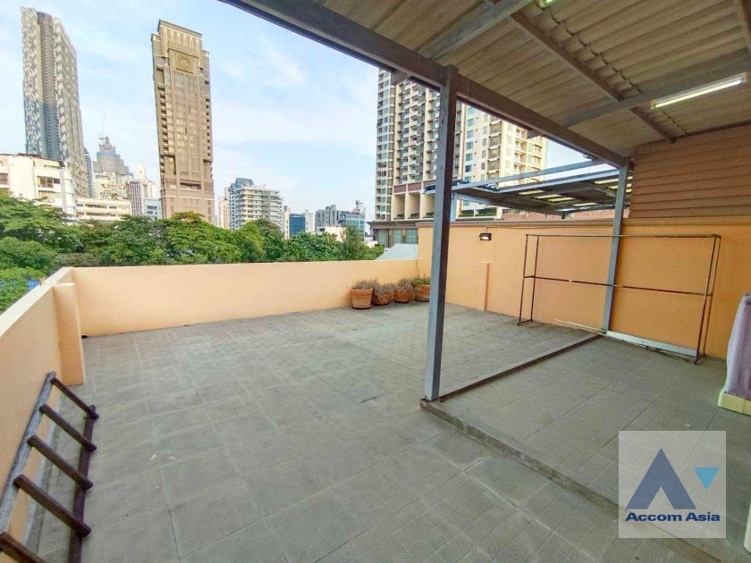 41  3 br Townhouse for rent and sale in Silom ,Bangkok BTS Chong Nonsi AA11246