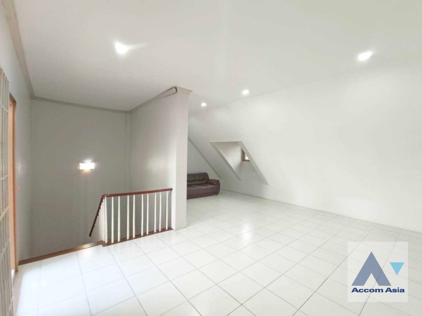 29  3 br Townhouse for rent and sale in Silom ,Bangkok BTS Chong Nonsi AA11246