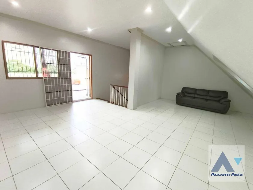 28  3 br Townhouse for rent and sale in Silom ,Bangkok BTS Chong Nonsi AA11246