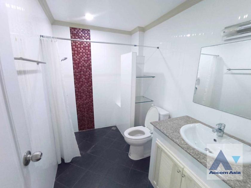 23  3 br Townhouse for rent and sale in Silom ,Bangkok BTS Chong Nonsi AA11246