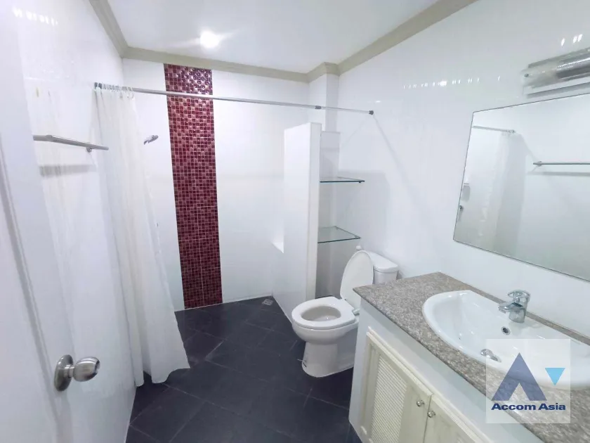 23  3 br Townhouse for rent and sale in Silom ,Bangkok BTS Chong Nonsi AA11246