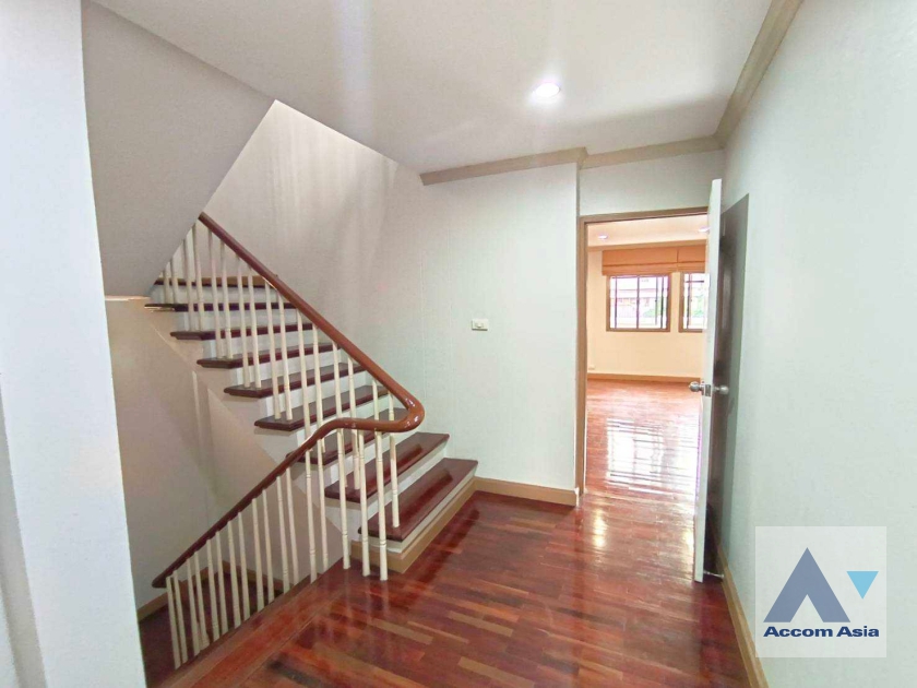 30  3 br Townhouse for rent and sale in Silom ,Bangkok BTS Chong Nonsi AA11246