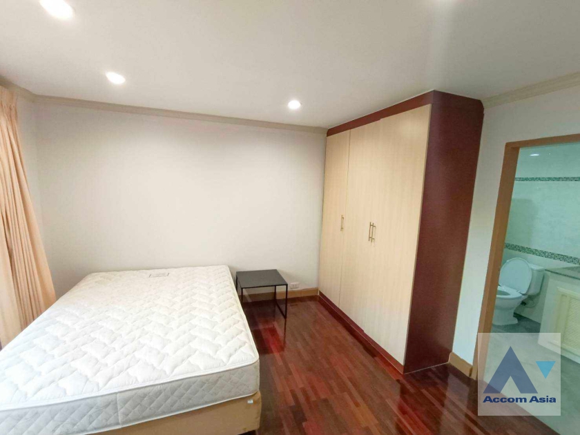 33  3 br Townhouse for rent and sale in Silom ,Bangkok BTS Chong Nonsi AA11246