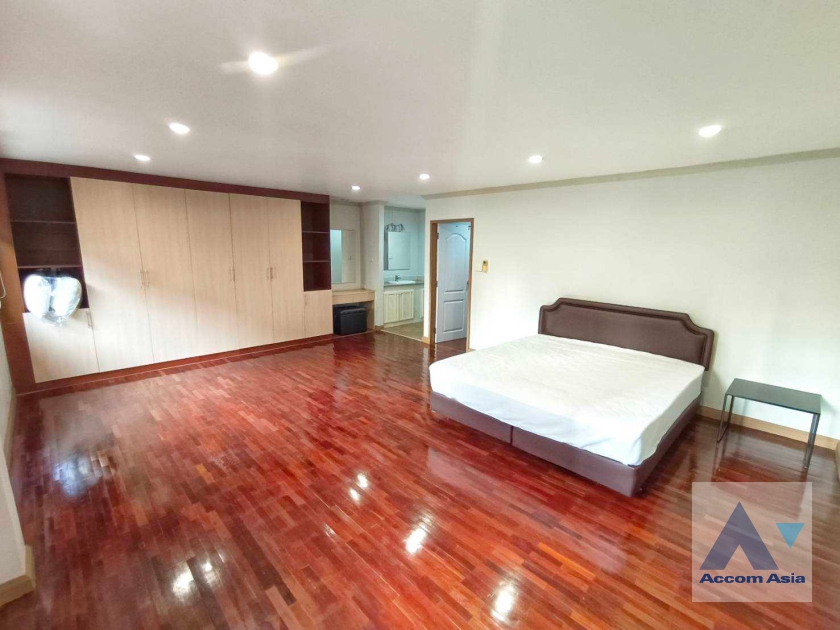 24  3 br Townhouse for rent and sale in Silom ,Bangkok BTS Chong Nonsi AA11246