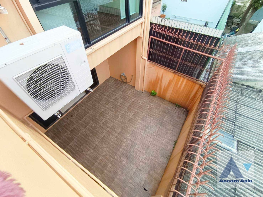 35  3 br Townhouse for rent and sale in Silom ,Bangkok BTS Chong Nonsi AA11246