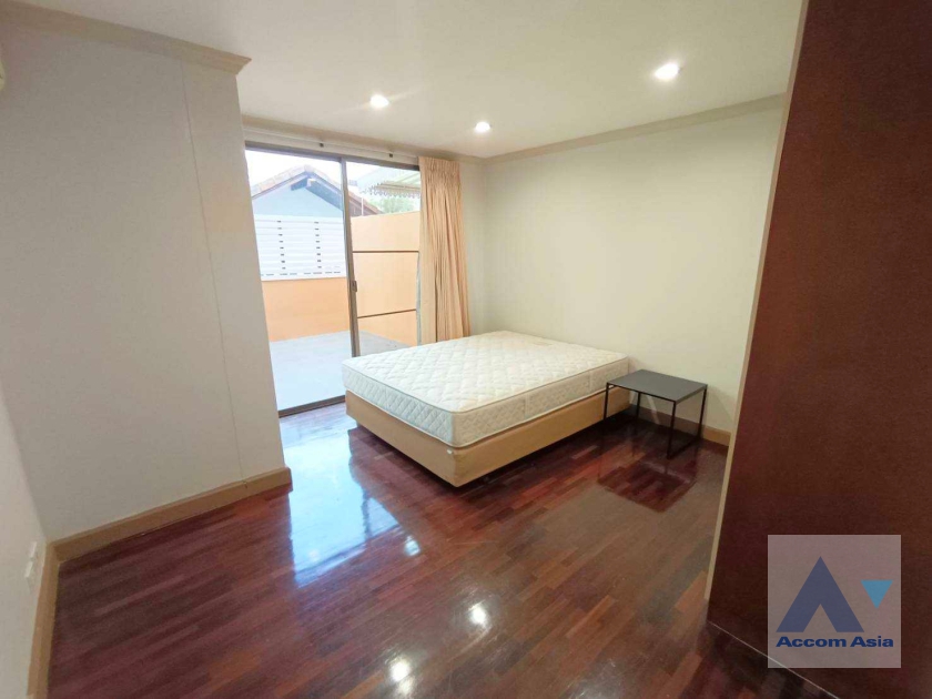 37  3 br Townhouse for rent and sale in Silom ,Bangkok BTS Chong Nonsi AA11246