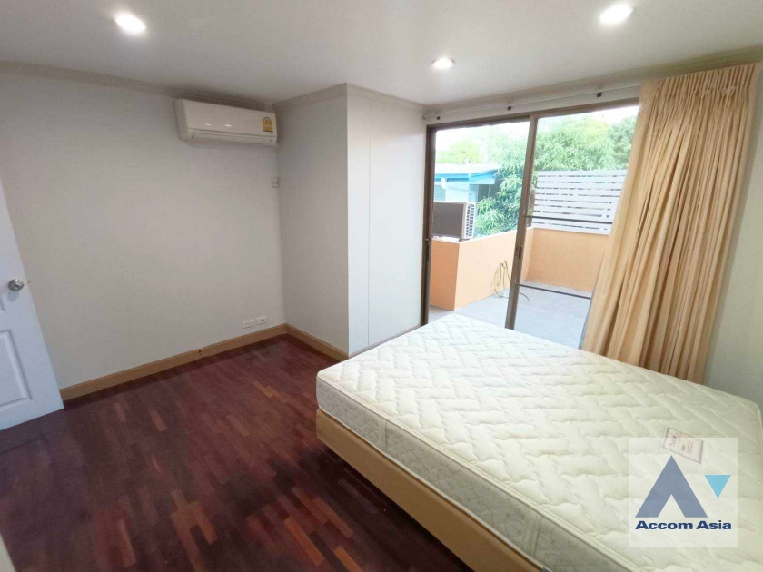 36  3 br Townhouse for rent and sale in Silom ,Bangkok BTS Chong Nonsi AA11246