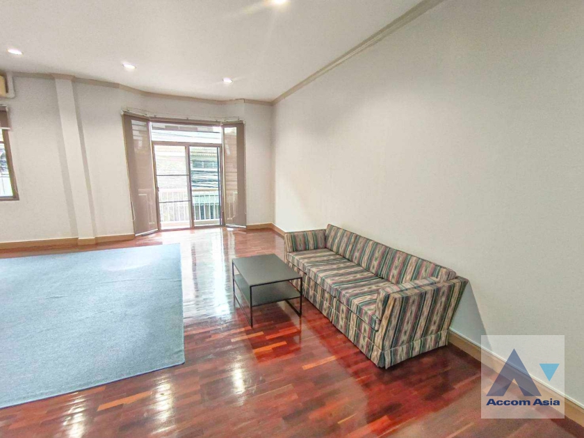 18  3 br Townhouse for rent and sale in Silom ,Bangkok BTS Chong Nonsi AA11246