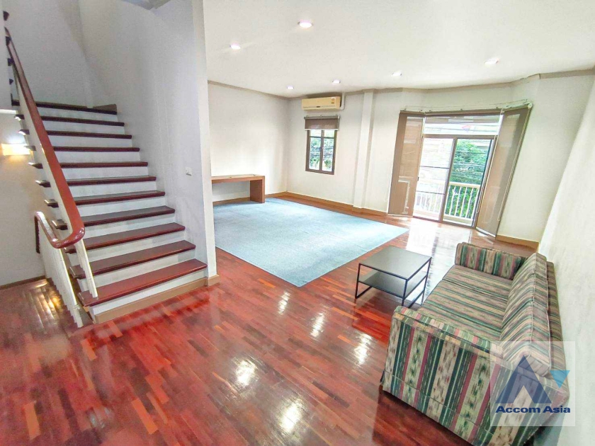 19  3 br Townhouse for rent and sale in Silom ,Bangkok BTS Chong Nonsi AA11246