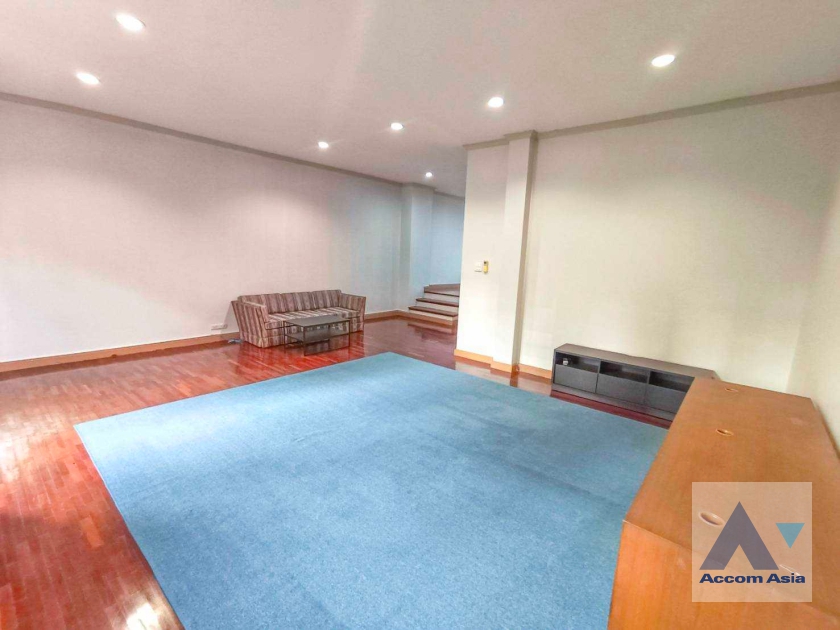 16  3 br Townhouse for rent and sale in Silom ,Bangkok BTS Chong Nonsi AA11246