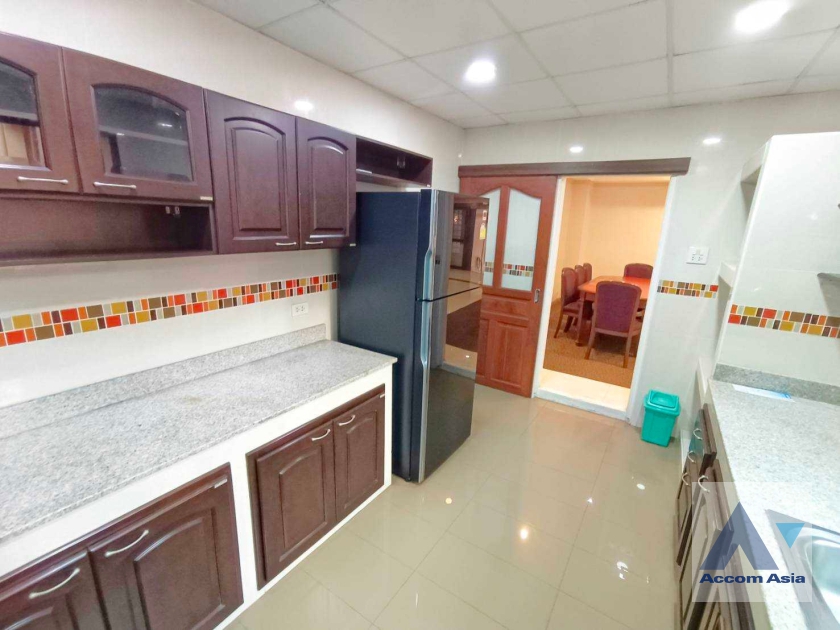 13  3 br Townhouse for rent and sale in Silom ,Bangkok BTS Chong Nonsi AA11246