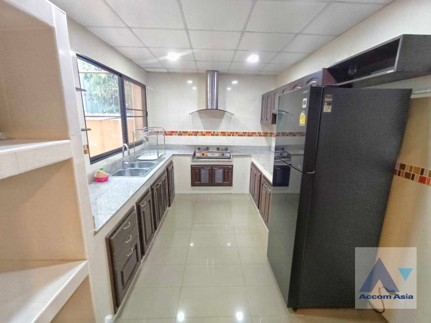 12  3 br Townhouse for rent and sale in Silom ,Bangkok BTS Chong Nonsi AA11246