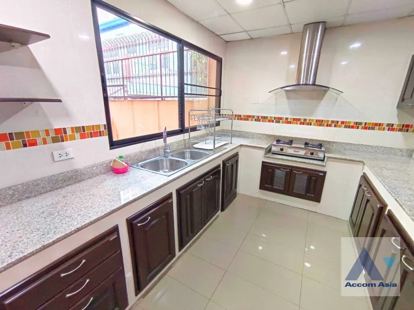 14  3 br Townhouse for rent and sale in Silom ,Bangkok BTS Chong Nonsi AA11246