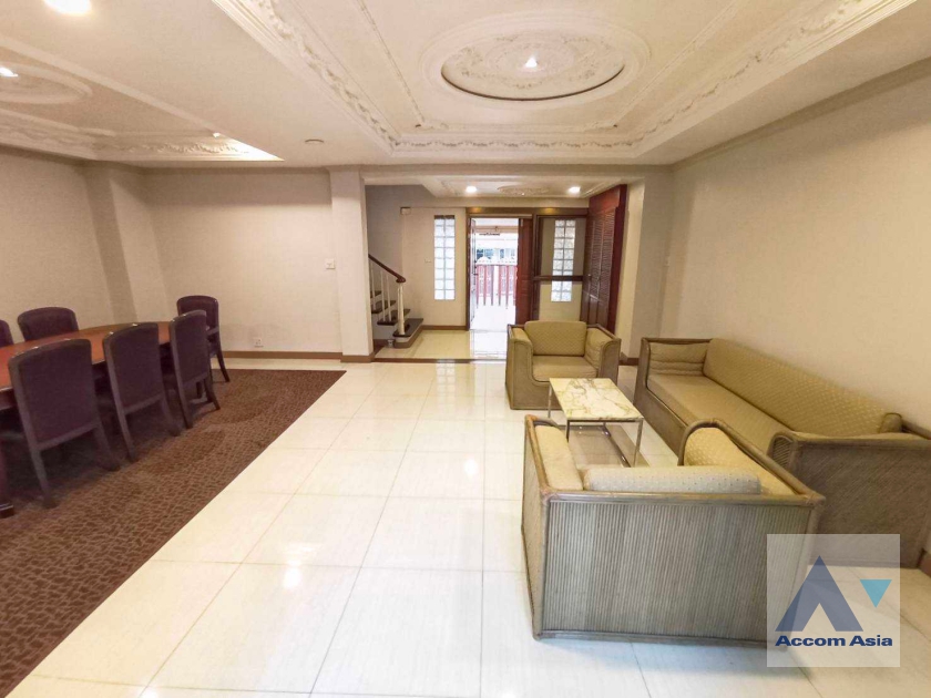 8  3 br Townhouse for rent and sale in Silom ,Bangkok BTS Chong Nonsi AA11246