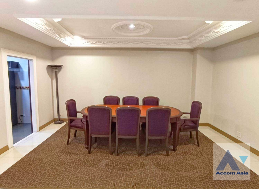 9  3 br Townhouse for rent and sale in Silom ,Bangkok BTS Chong Nonsi AA11246